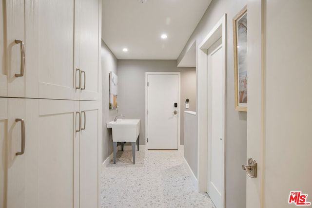 8400 Mulholland Drive, Los Angeles, CA 90046