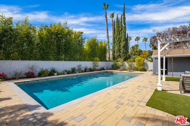 8400 Mulholland Drive, Los Angeles, CA 90046