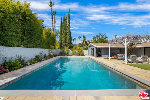 8400 Mulholland Drive, Los Angeles, CA 90046