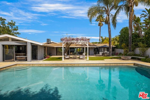 8400 Mulholland Drive, Los Angeles, CA 90046