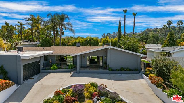 8400 Mulholland Drive, Los Angeles, CA 90046