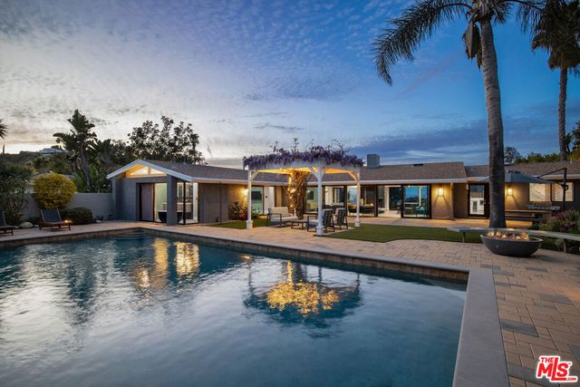 8400 Mulholland Drive, Los Angeles, CA 90046