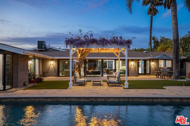 8400 Mulholland Drive, Los Angeles, CA 90046