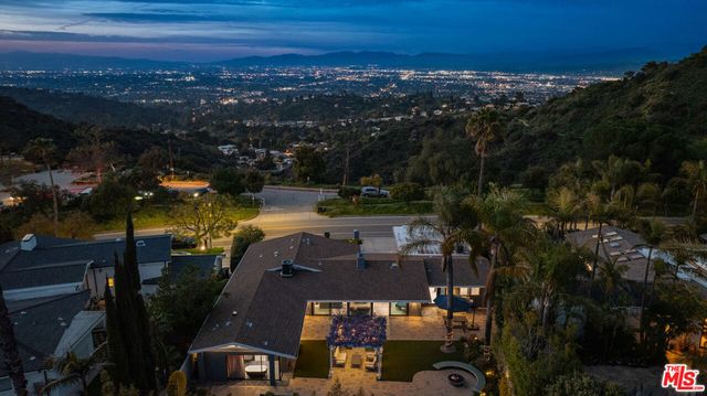 8400 Mulholland Drive, Los Angeles, CA 90046