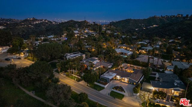 8400 Mulholland Drive, Los Angeles, CA 90046