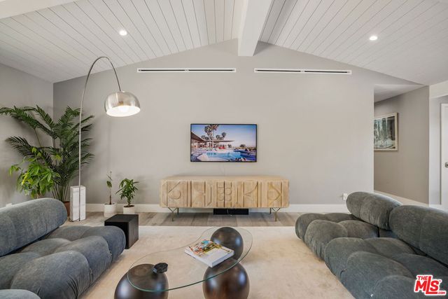 8400 Mulholland Drive, Los Angeles, CA 90046