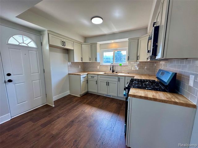 7254 Gerald Avenue, Warren, MI 48092