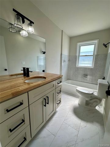 7254 Gerald Avenue, Warren, MI 48092