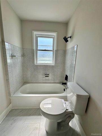 7254 Gerald Avenue, Warren, MI 48092