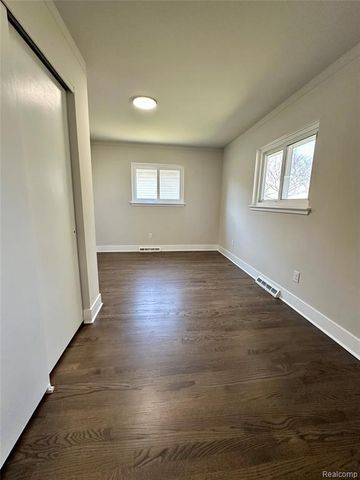 7254 Gerald Avenue, Warren, MI 48092