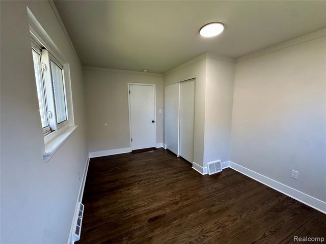 7254 Gerald Avenue, Warren, MI 48092