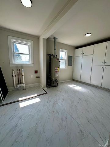 7254 Gerald Avenue, Warren, MI 48092