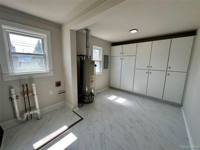 7254 Gerald Avenue, Warren, MI 48092