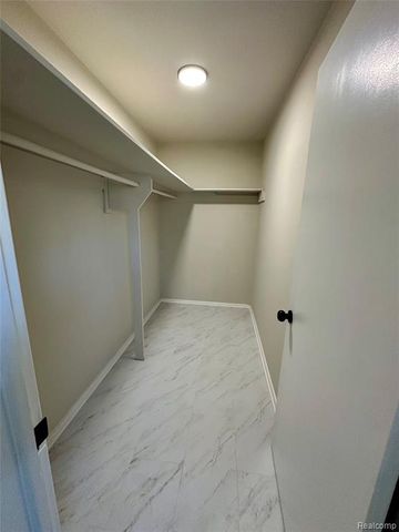 7254 Gerald Avenue, Warren, MI 48092