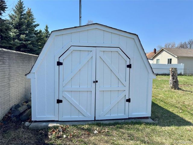 7254 Gerald Avenue, Warren, MI 48092