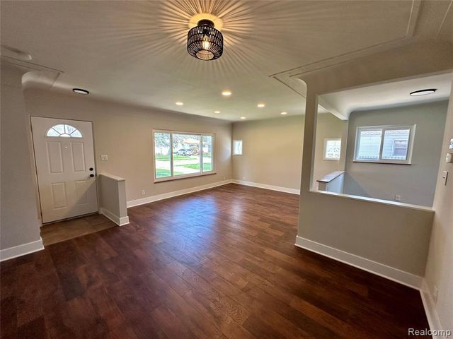 7254 Gerald Avenue, Warren, MI 48092