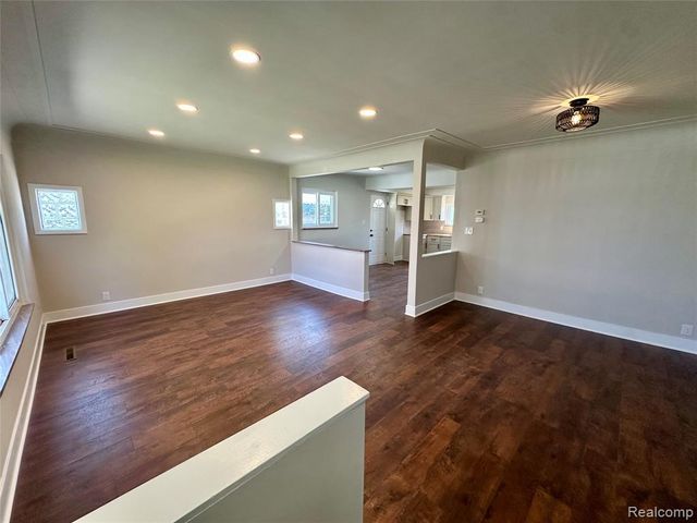 7254 Gerald Avenue, Warren, MI 48092