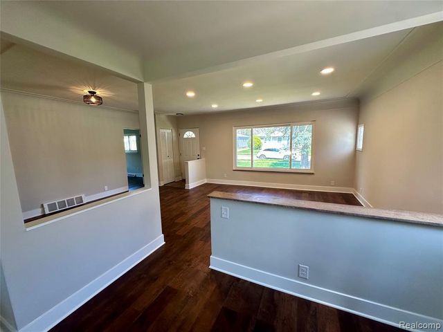 7254 Gerald Avenue, Warren, MI 48092