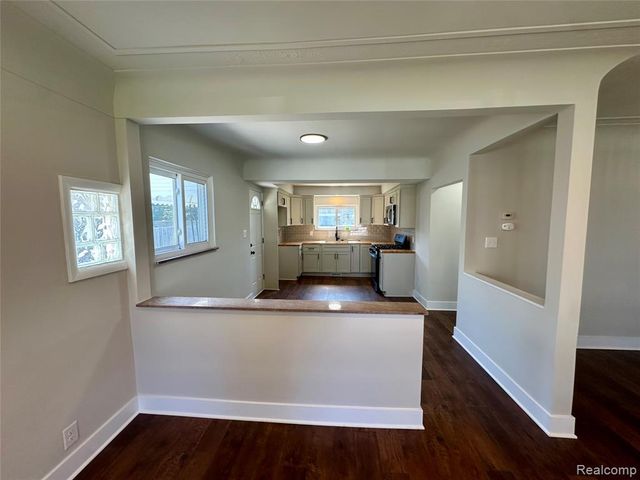 7254 Gerald Avenue, Warren, MI 48092