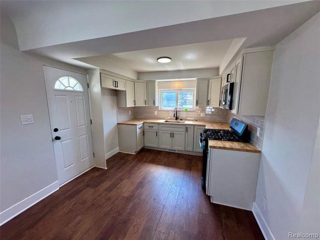 7254 Gerald Avenue, Warren, MI 48092