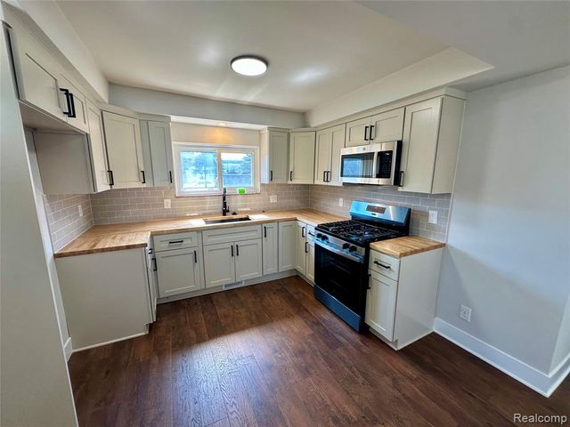 7254 Gerald Avenue, Warren, MI 48092