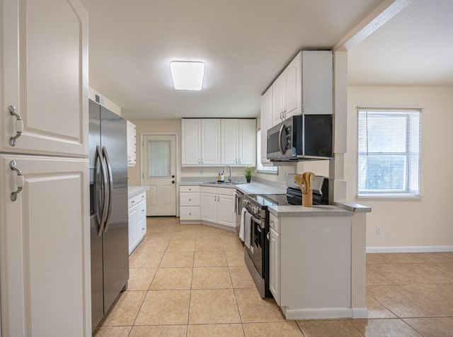5405 Trail Lake Drive, Fort Worth, TX 76133