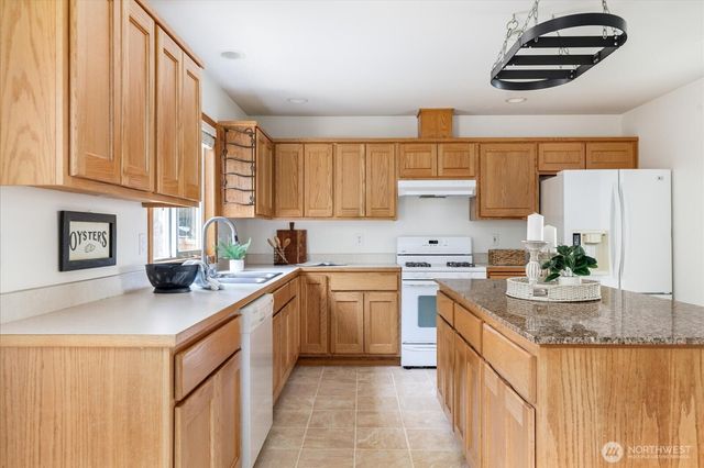 594 SW Regency Drive, Oak Harbor, WA 98277