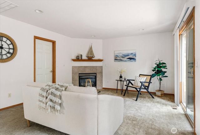 594 SW Regency Drive, Oak Harbor, WA 98277