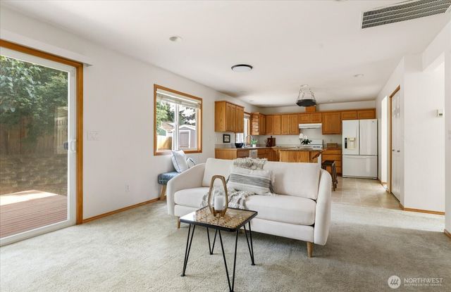 594 SW Regency Drive, Oak Harbor, WA 98277