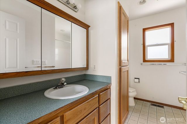 594 SW Regency Drive, Oak Harbor, WA 98277