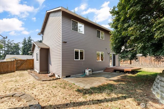594 SW Regency Drive, Oak Harbor, WA 98277