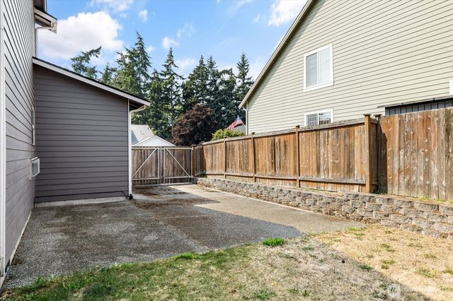 594 SW Regency Drive, Oak Harbor, WA 98277