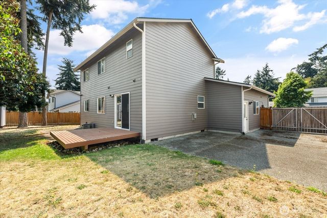 594 SW Regency Drive, Oak Harbor, WA 98277