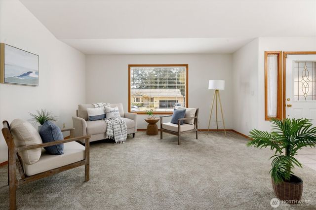 594 SW Regency Drive, Oak Harbor, WA 98277