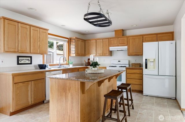 594 SW Regency Drive, Oak Harbor, WA 98277