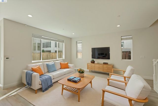 5915 Abbott St, Dublin, CA 94568