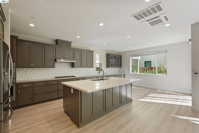 5915 Abbott St, Dublin, CA 94568
