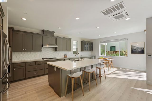 5915 Abbott St, Dublin, CA 94568