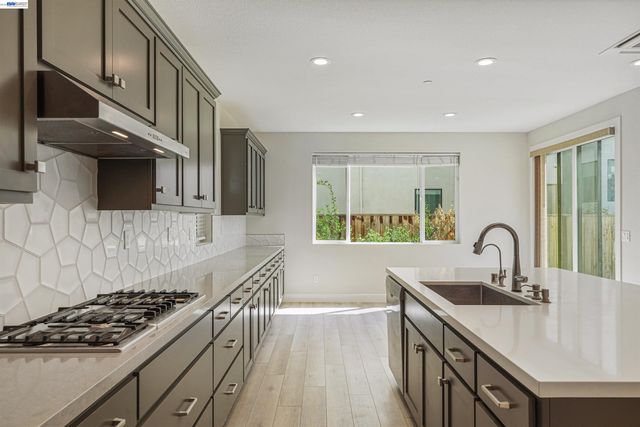 5915 Abbott St, Dublin, CA 94568