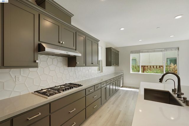 5915 Abbott St, Dublin, CA 94568