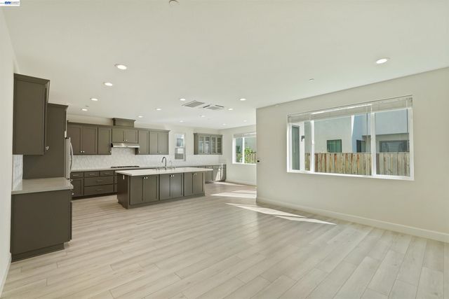 5915 Abbott St, Dublin, CA 94568