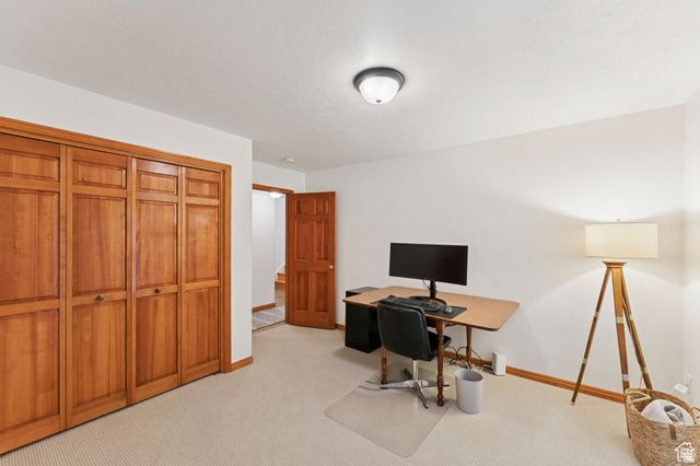 5037 S COTTON TREE LN, Holladay, UT 84117