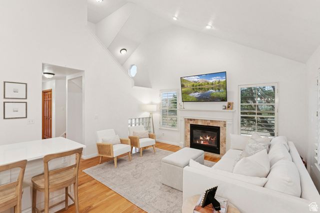 5037 S COTTON TREE LN, Holladay, UT 84117