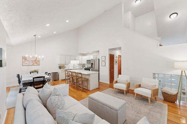 5037 S COTTON TREE LN, Holladay, UT 84117