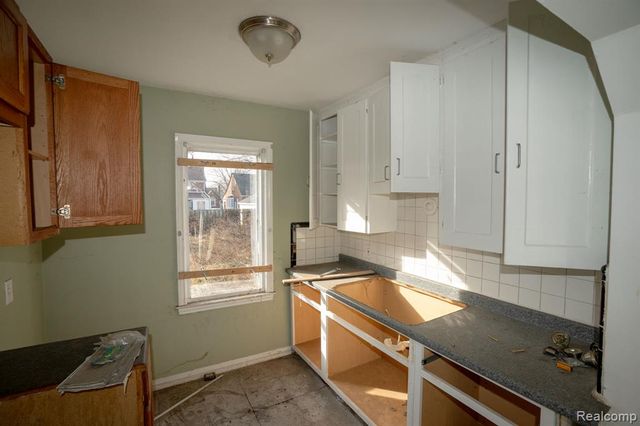 5045 Cadieux Road, Detroit, MI 48224