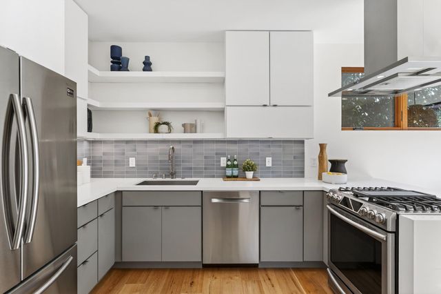 577 El Dorado Ave, Oakland, CA 94611