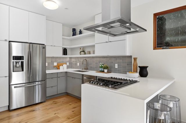 577 El Dorado Ave, Oakland, CA 94611