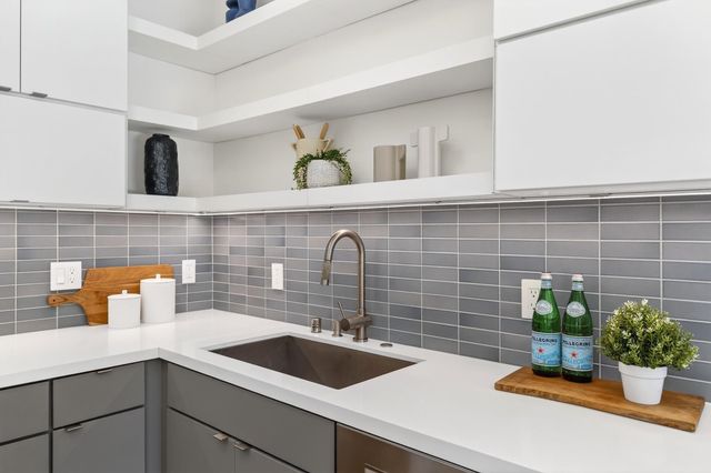 577 El Dorado Ave, Oakland, CA 94611