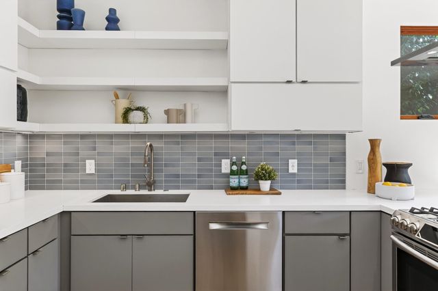 577 El Dorado Ave, Oakland, CA 94611