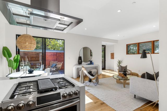 577 El Dorado Ave, Oakland, CA 94611